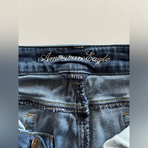 Women’s American Eagle rough hem blue jean shorts, size 10, 5 pockets denim - Picture 3 of 6